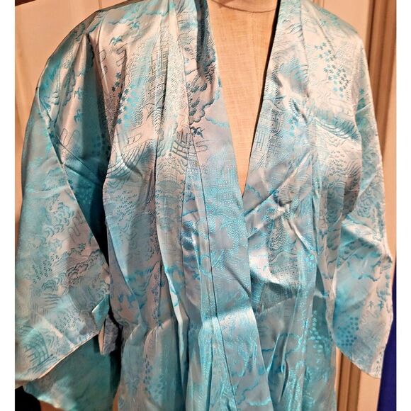 Vintage Japanese Pale Blue Kimono with Embroidered Scenes One Size - Picture 1 of 3